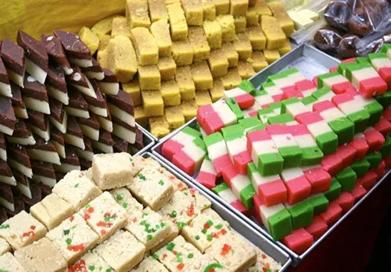 मिलावटी मिठाई से सावधान! दिवाली में सेहत खराब करने पहुंचा नकली छेना और खोया | Zee Business Hindi