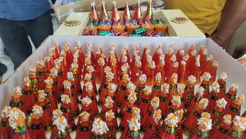 इस दिवाली पटाखे जलाएं नहीं बल्कि खाएं, जोधपुर में मीठे पटाखों की धूम