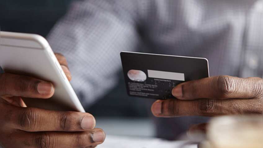 त्योहारों पर हैकर्स से रहें सतर्क, खाली हो सकता है आपका अकाउंट