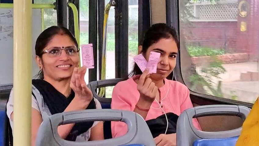 महिलाओं को मिला भाई दूज का गिफ्ट, DTC बसों में रोजाना करेंगी फ्री सफर