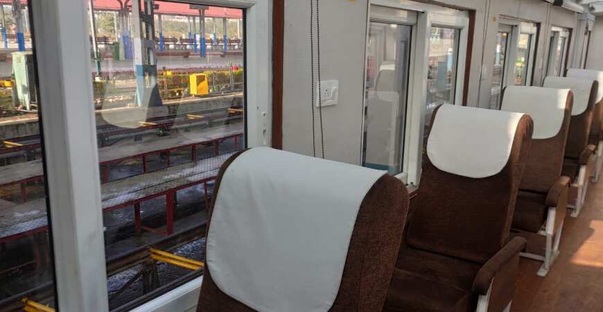 इस ट्रेन में बुकिंग के लिए एक यात्री को 630 रुपये किराया देना होगा