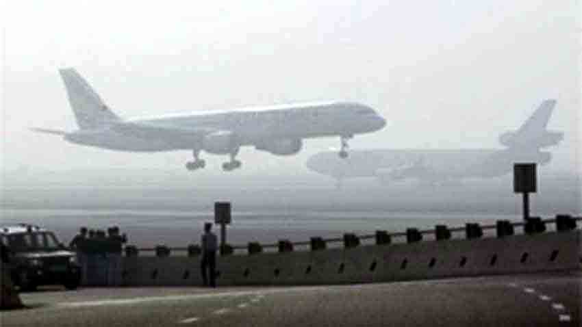 IndiGo-SpiceJet ने जारी किया ट्रैवल एडवाइजरी, लो विजिबिलिटी से फ्लाइट हो  रहे डायवर्ट | Zee Business Hindi