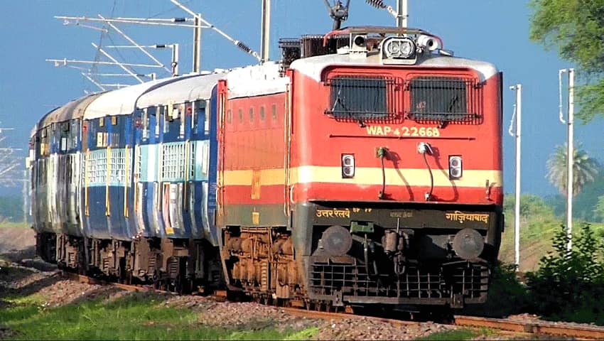 ट्रेन का किराया बढ़ा