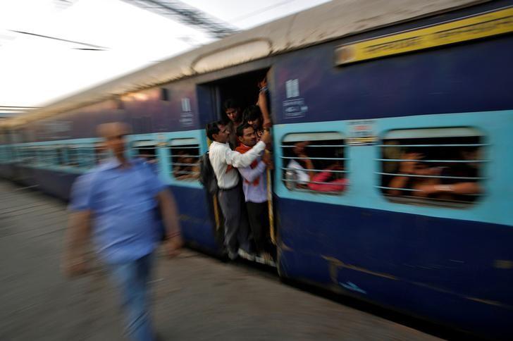 Indian Railways ने 303 ट्रेनों को कर दिया कैंसिल, सफर पर निकलने से पहले यहां चेक करें लिस्ट