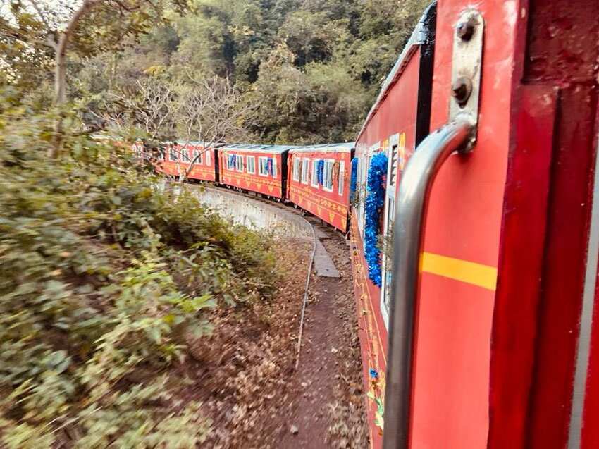 इस ट्रेन को कालका रेलवे स्टेशन से सुबह 07.00 बजे चलाया जाएगा.