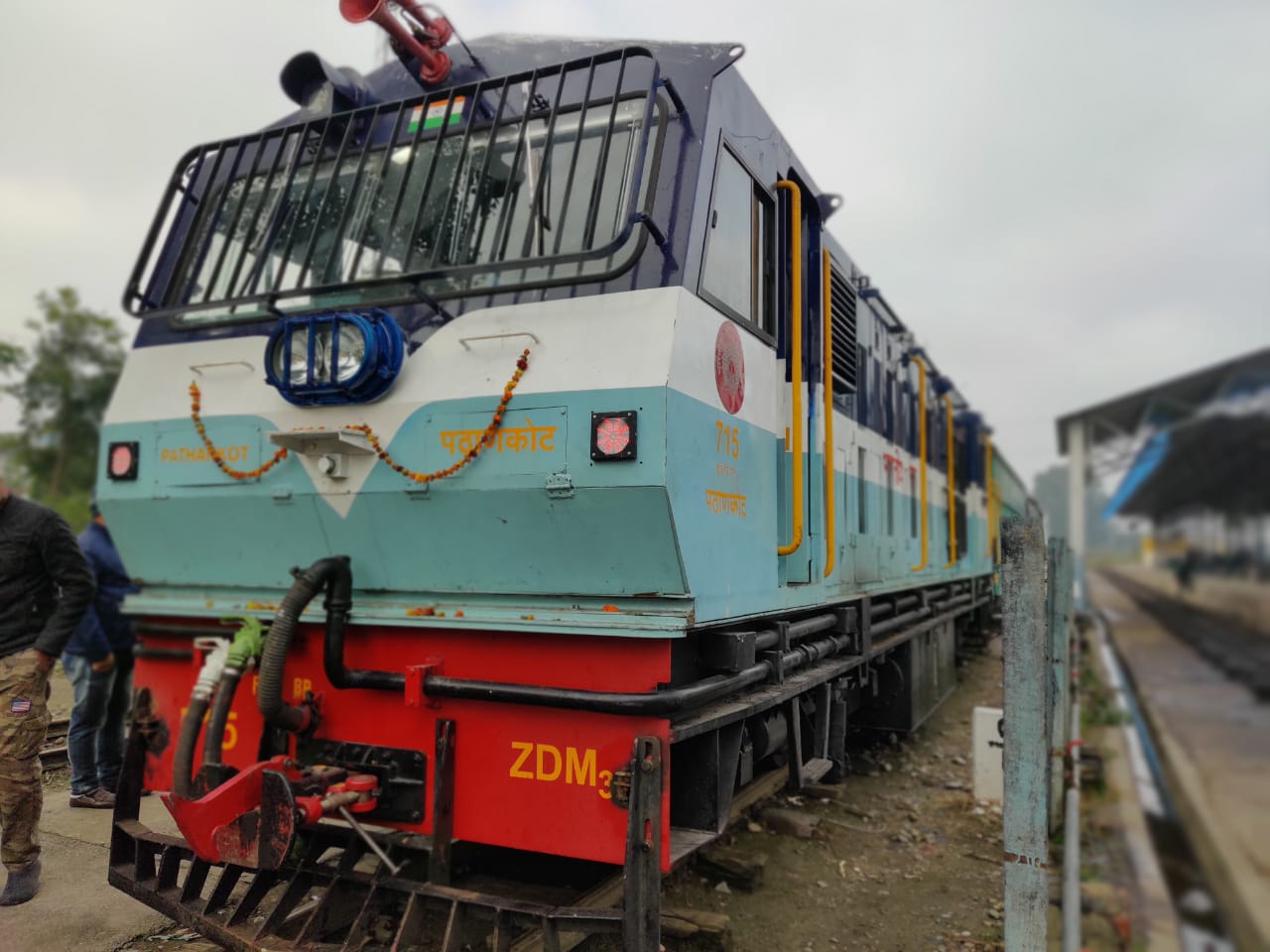 कोलकाता और तूफान एक्सप्रेस सहित 327 ट्रेनें कैंसिल, इस लिस्ट में आपकी ट्रेन तो नहीं