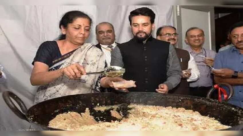 वित्त वर्ष 2020-21 के बजट की हलवा सेरेमनी कल, शुरू होगी बजट के दस्तावेजों की छपाई