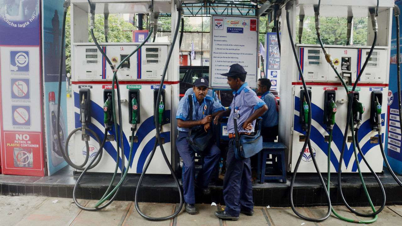 Budget 2020: GST के दायरे में आ सकते हैं पेट्रोल-गैस, मिनिस्ट्री ने की सिफारिश