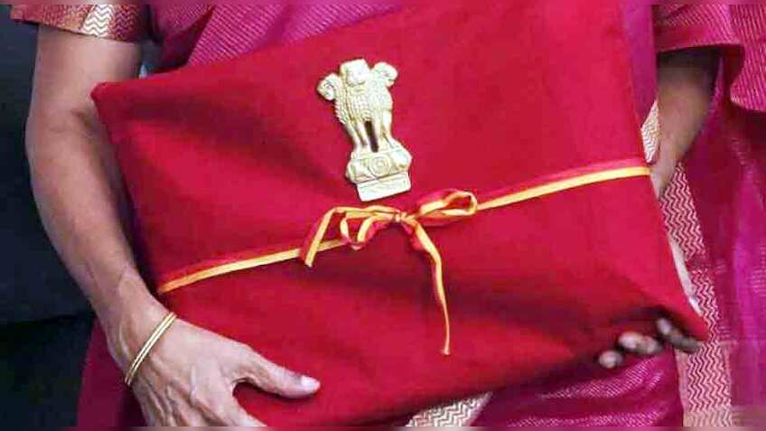 Union Budget 2020: जानिये बजट में किस तरह के डॉक्यूमेंट होते हैं शामिल? ब्रीफकेस नहीं अब बहीखाता लेकर आती हैं वित्त मंत्री