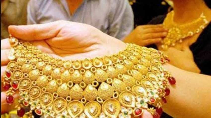 फिर टूटा सोने का भाव, एक झटके में आई बड़ी गिरावट, जानें नया रेट