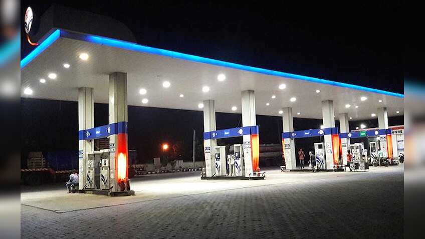 पेट्रोल-डीजल के रेट में नहीं हुआ बदलाव, जानिए कितने में मिल रहा 1 लीटर तेल