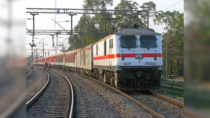 कैफियत और तूफान एक्सप्रेस सहित 357 ट्रेनें कैंसिल, ये लिस्ट देख कर करें अपनी प्लानिंग