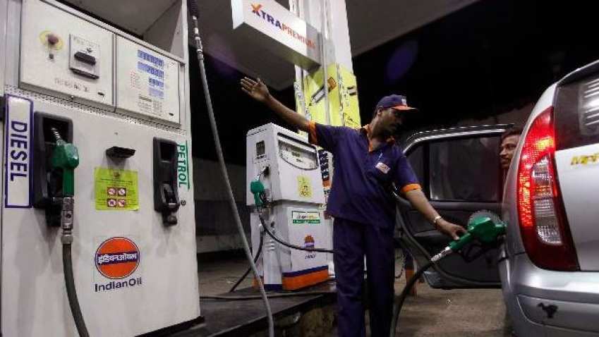 कोलकाता और चेन्नई में भी सस्ता हुआ पेट्रोल