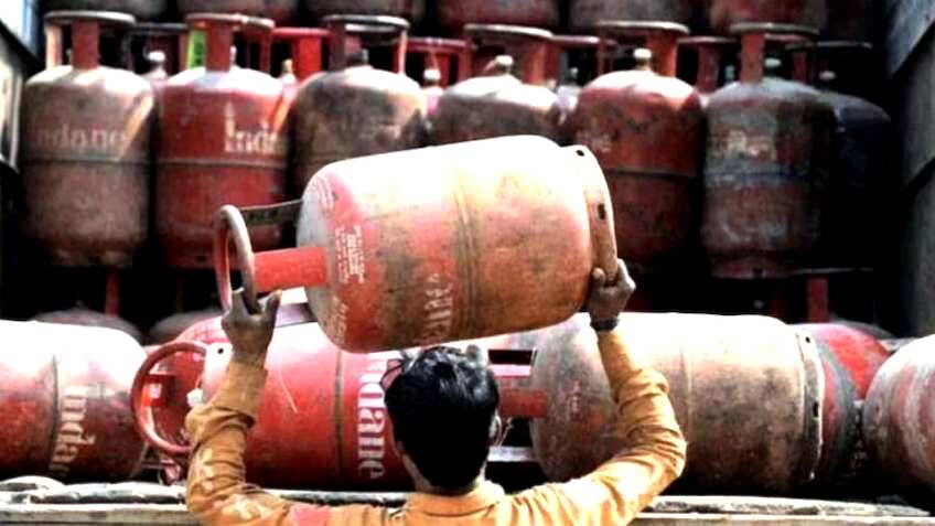 रसोई गैस सिलेंडर (LPG) से जुड़े अपने अधिकार जानते हैं आप? डिस्ट्रीब्यूटर नहीं बताते ये बात