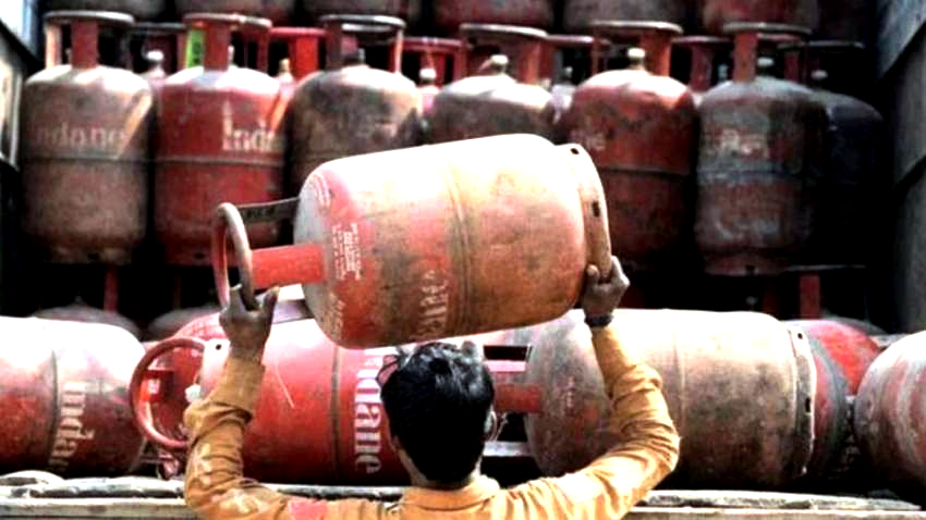 रसोई गैस सिलेंडर (LPG) से जुड़े अपने अधिकार जानते हैं आप? डिस्ट्रीब्यूटर नहीं बताते ये बात