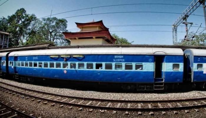 होली पर घर जाने के लिए रेलवे ने घोषित की ये ट्रनें, जल्द बुक करें अपना टिकट
