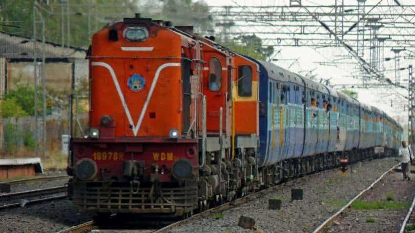 रेलवे ने शुरू किया साफ-सफाई अभियान