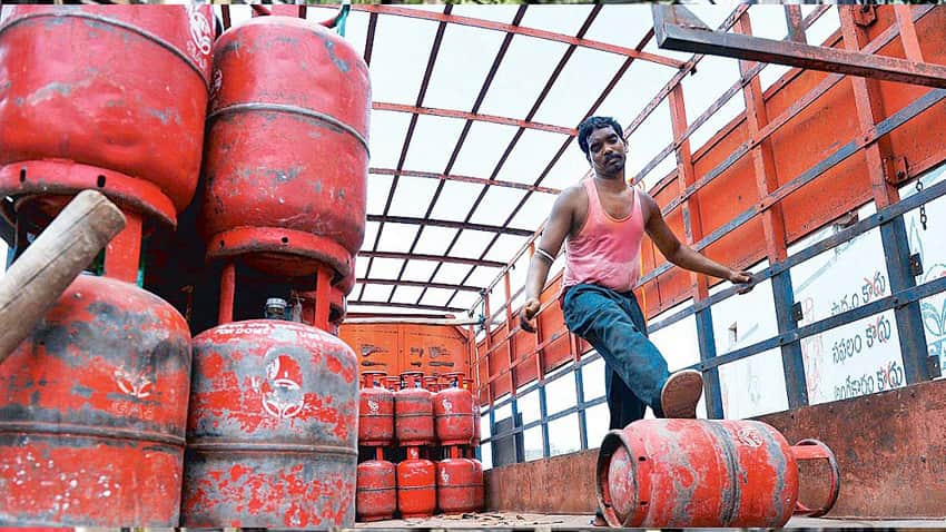 LPG Gas Cylinder Price- 1 जुलाई से फिर महंगा हुआ गैस सिलेंडर, जानिए कितने बढ़े दाम
