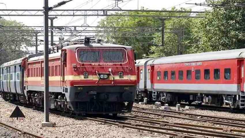 रेलवे ने 900 स्टेशनों पर लगाए प्लांट
