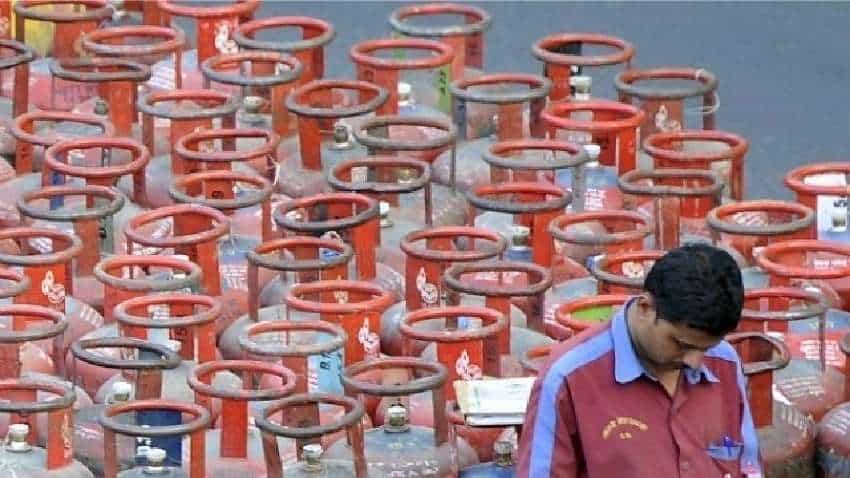 अगस्त में यहां महंगा हुआ गैस सिलेंडर, दिल्लीवासियों को राहत, चेक करें अपने शहर का भाव