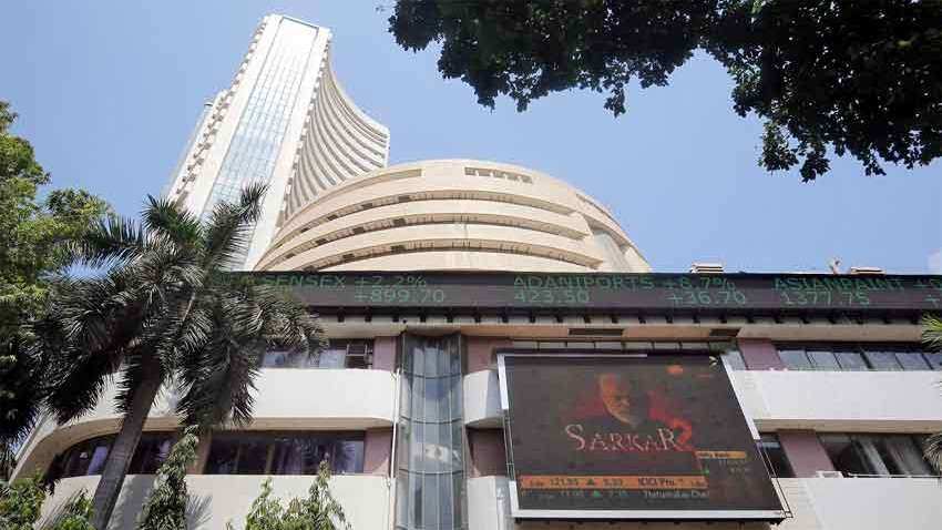 दिनभर उतार-चढ़ाव के बाद सेंसेक्स-निफ्टी लाल निशान में क्लोज, जानिए दिनभर का हाल