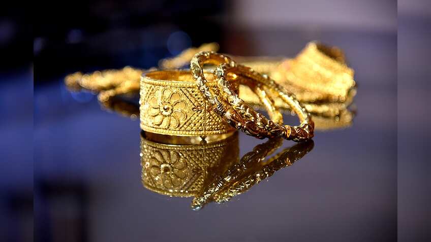 Gold price today: सोने-चांदी में जबरदस्त गिरावट, निवेश की कर सकते हैं शुरूआत  