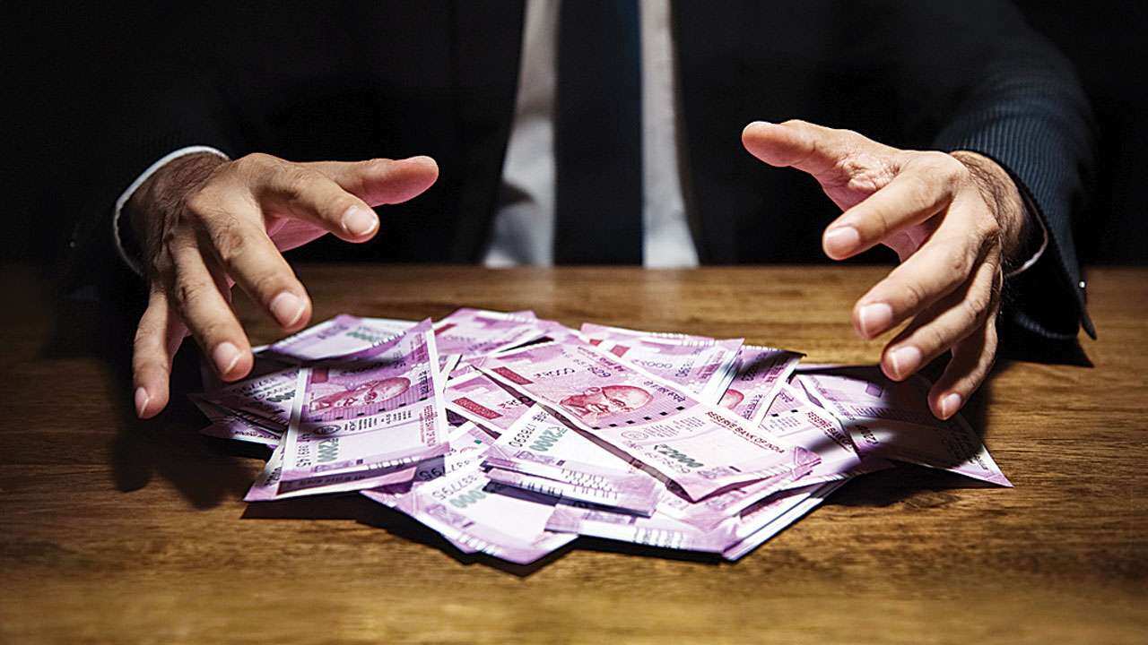 Loan नहीं चुका पा रहे तो अपना सकते हैं ये ऑप्‍शन, बैंक करेंगे आपकी मदद | Zee Business Hindi