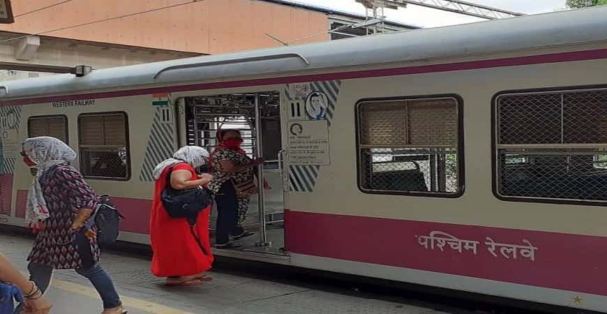 मुंबई में 6 और लोकल ट्रेनें चलाने का हुआ ऐलान 