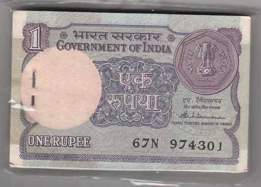 1300 रुपए में सीरीज नोट का बंडल