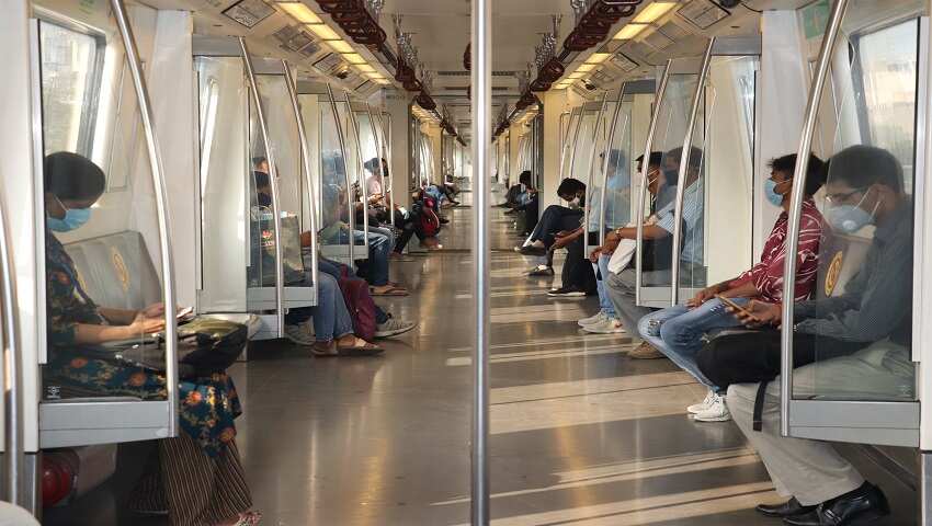 कोरोना के बढ़ते मामलों को देखते हुए दिल्ली मेट्रो और DTC बसें में मुसाफिरों  की संख्या पर बड़ा फैसला | Zee Business Hindi