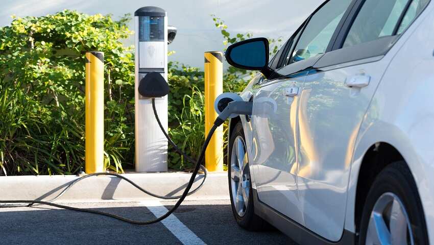 इलेक्ट्रिक वाहनों की चार्जिंग होगी आसान, कॉलोनियों में लगेंगे EV Charging Stations | Zee Business Hindi
