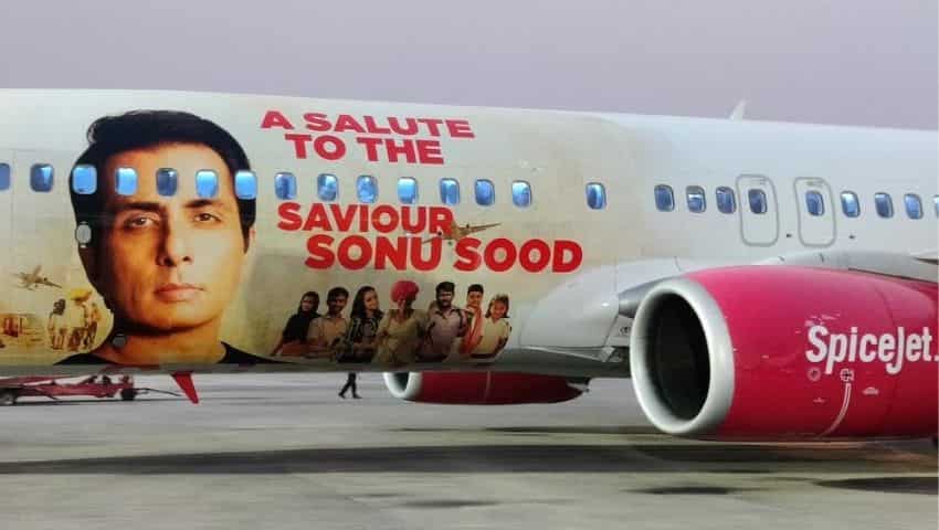 कोरोना वॉरियर Sonu Sood को SpiceJet ने दिया सम्मान, विमान पर लगाई तस्वीर |  Zee Business Hindi