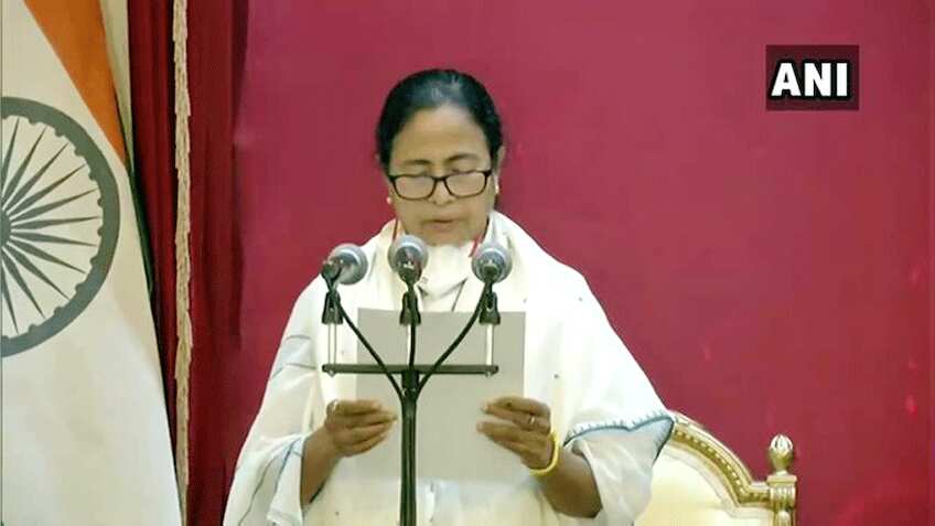 ममता बनर्जी ने ली तीसरी बार West Bengal की मुख्यमंत्री की शपथ, जानें पहला काम क्या करेंगी