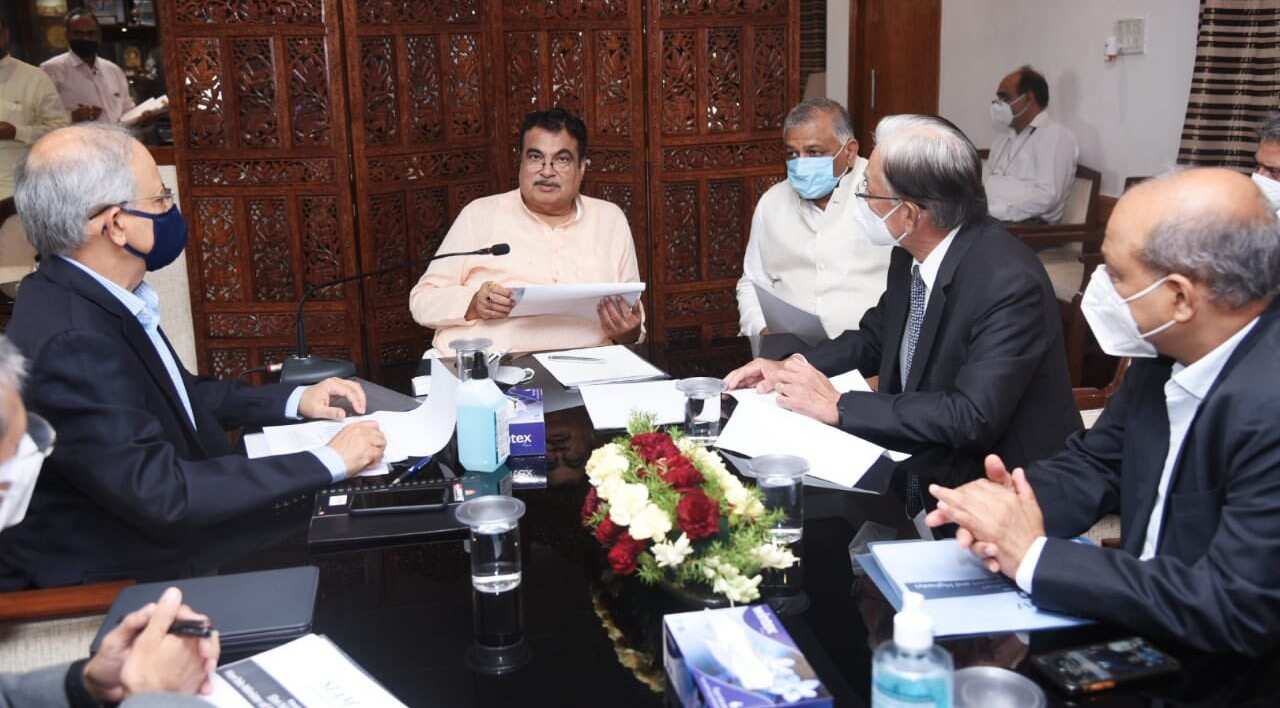 ...तो क्या अब आपकी कार में होंगे 6 एयरबैग? जानिए नितिन गडकरी ने क्या दिया इशारा