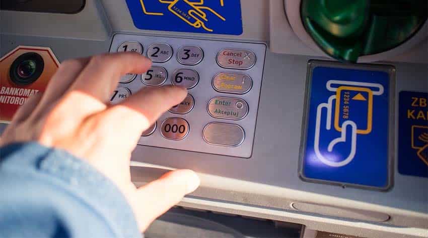 अपने बैंक ATM से 5 फ्री ट्रांजैक्‍शन 