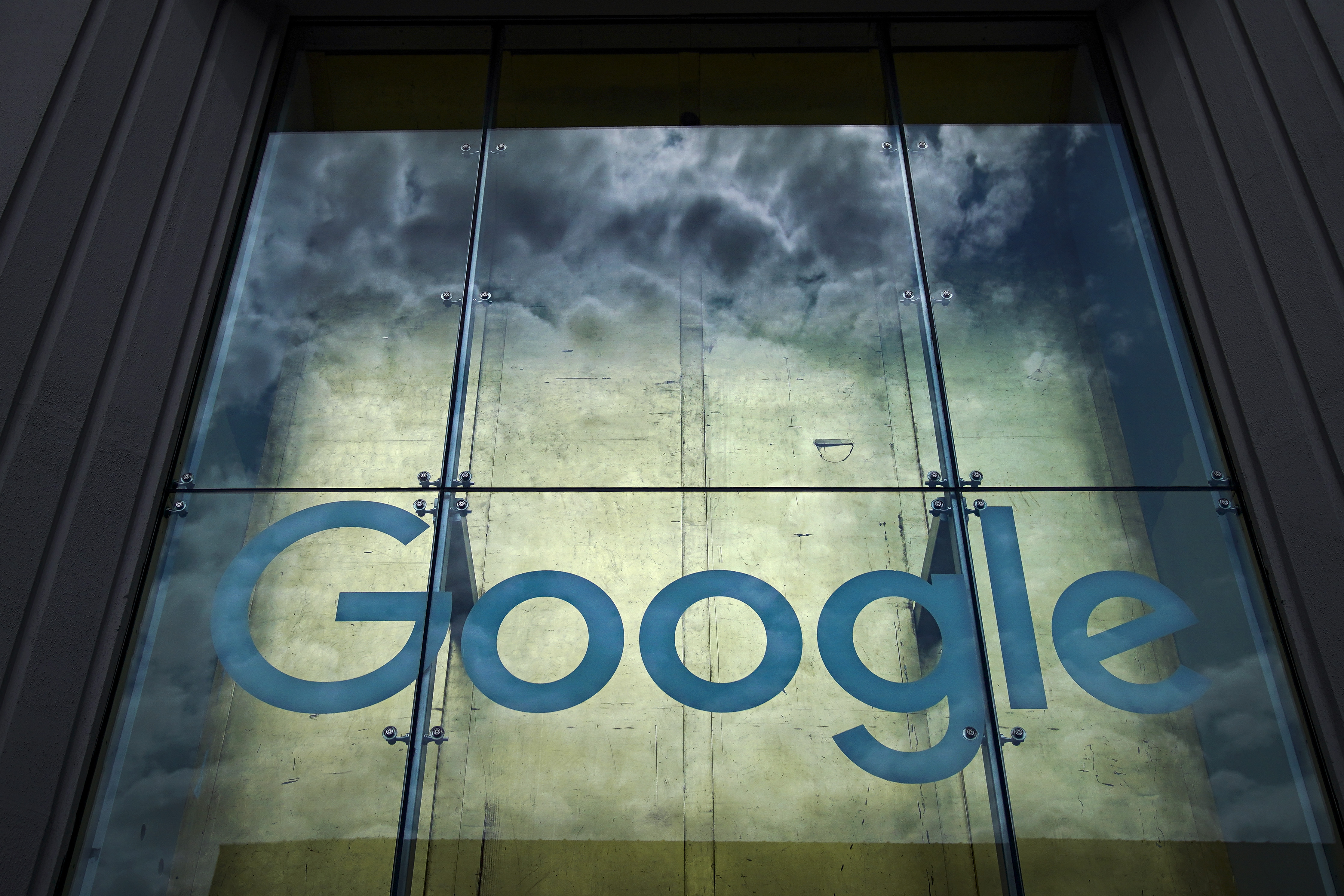 ब्रेन और पैरालिसिस स्ट्रोक जैसी बीमारी से लड़ने में मदद करेगा Google का नया AI डिवाइस