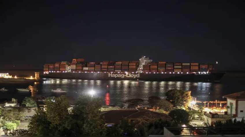 Suez Canal: स्वेज नहर में फिर फंसा एक जहाज, बंद किया गया रूट