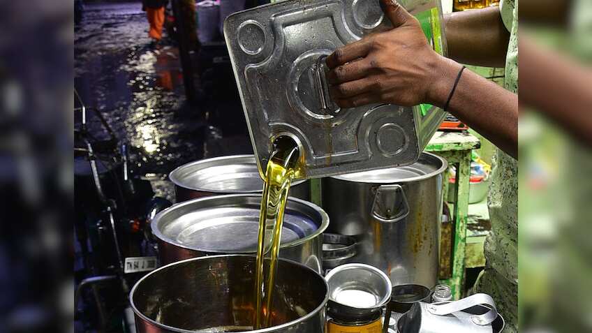 एडिबल ऑयल की कीमत पर केंद्र सख्त, राज्यों से कहा- हर हफ्ते कारोबारियों से मांगें स्टॉक डिटेल