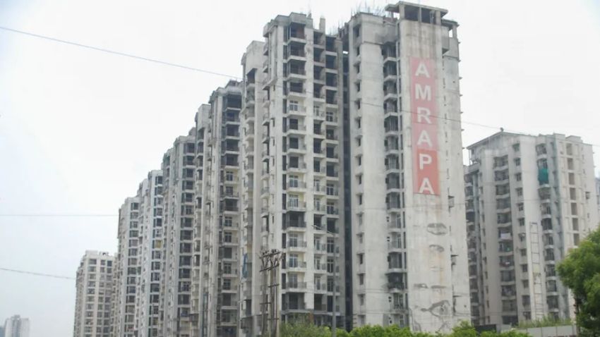 धोनी सहित आम्रपाली के 1,800 से ज्यादा घर खरीदारों को देना होगा बकाया, यहां जानिए पूरा मामला