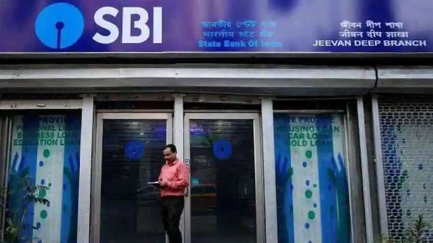 SBI का बड़ा ऐलान, आज से कर्ज हुआ सस्ता, जानें- अब कितनी कम हो जाएगी EMI