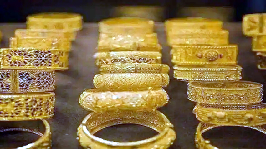 सोने-चांदी की कीमतों में आई भारी गिरावट, जानें दिल्ली सर्राफा में कीमती धातुओं के लेटेस्ट भाव