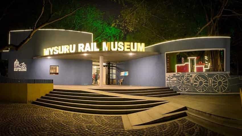 दशहरे पर रोशनी में नहाया मैसूर रेल म्यूजियम, तस्वीरें देख आप भी कहेंगे वाह