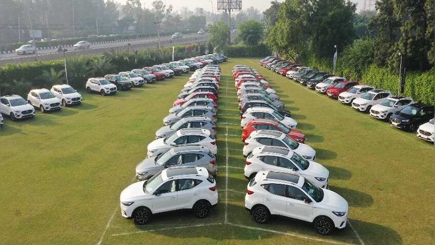 धनतेरस पर 500 से ज्यादा MG Astor कार की हुई डिलीवरी, फर्स्ट बैच कस्टमर्स की दिवाली में रौनक 