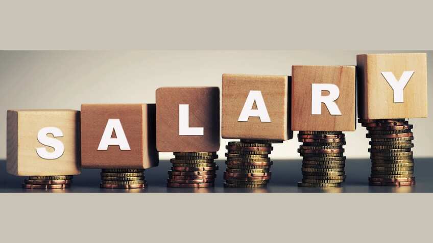 Salary Account पर मिलने वाले फायदे जानते हैं आप? बैंक नहीं बताता ये बात