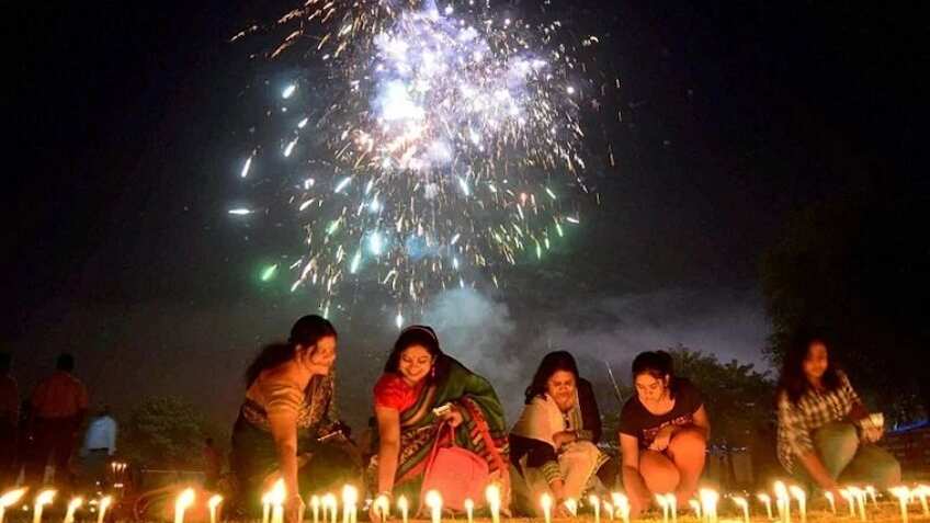 Diwali 2021: कहीं गायों की पूजा, तो कहीं दीपावली के बाद शुरू हो जाता है नया साल