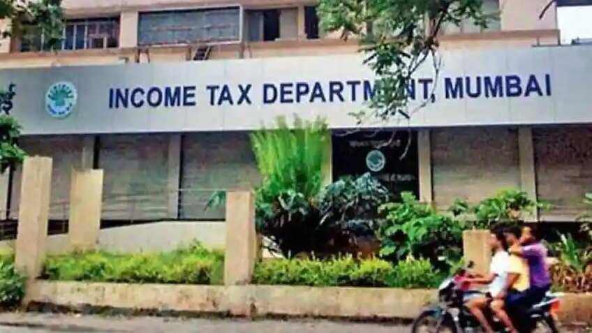 IT डिपार्टमेंट ने इस बैंक के 53.72 करोड़ रुपये के लेनदेन पर लगाई रोक, सीबीडीटी ने बताई कहां हुई थी गड़बड़ी
