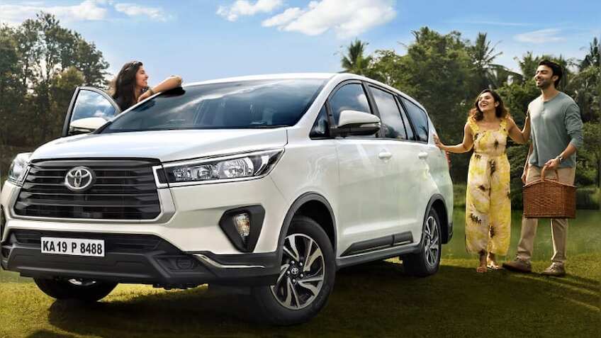 Toyota की कारें खरीदने में नहीं आएगी फाइनेंस की अड़चन, IndusInd Bank आसानी से उपलब्ध कराएगा लोन