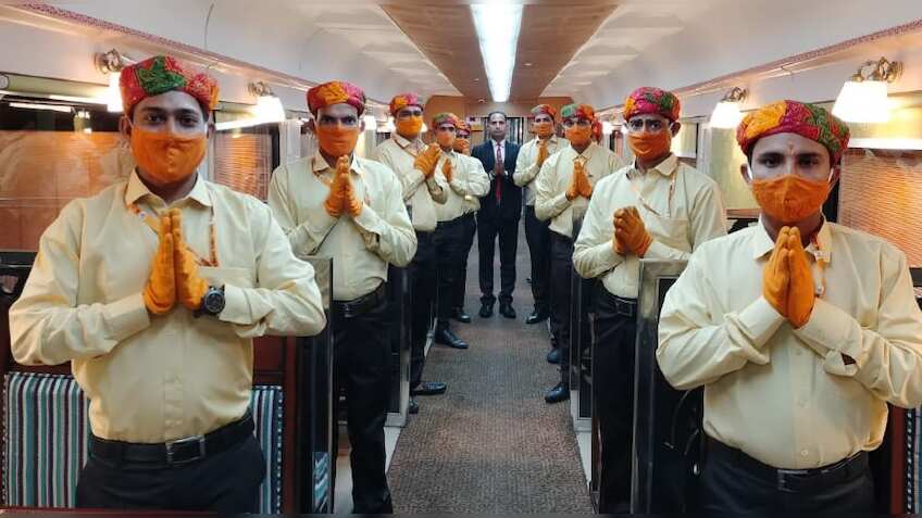 Ramayan Yatra Express में ट्रेन स्टाफ के ड्रेस कोड पर मचा बवाल, रेलवे ने किया अब ये बदलाव
