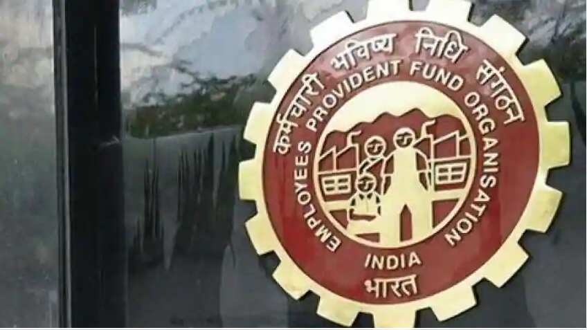 Video: घर बैठे प्रोविडेंट फंड अकाउंट (EPF) को ट्रांसफर कैसे करें... समझें पूरा प्रोसेस
