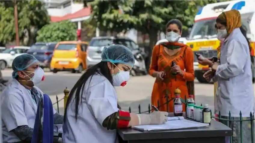 Covid-19 Alert: महाराष्ट्र सरकार सतर्क, फुली वैक्सीनेटेड लोग ही ले सकेंगे इन कामों में हिस्सा- जानें कितना लगेगा जुर्माना